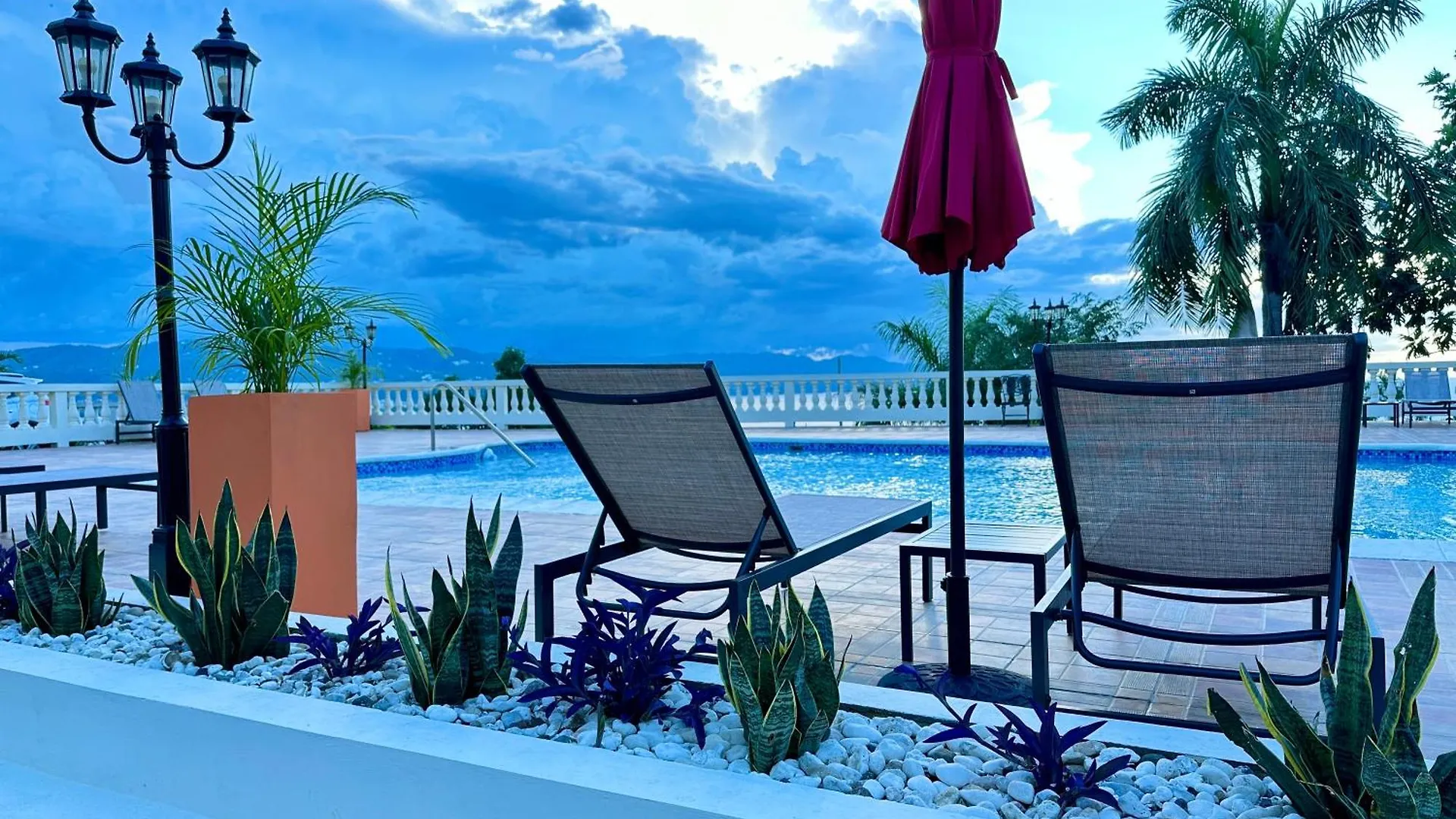 Falcon Shoreline- Airport Pickup Available - Gated-Security Montego Bay Lägenhet